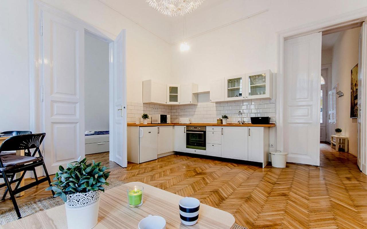 בודפשט Cozy 2 Bedroom Apartment In Terez Boulevard. מראה חיצוני תמונה